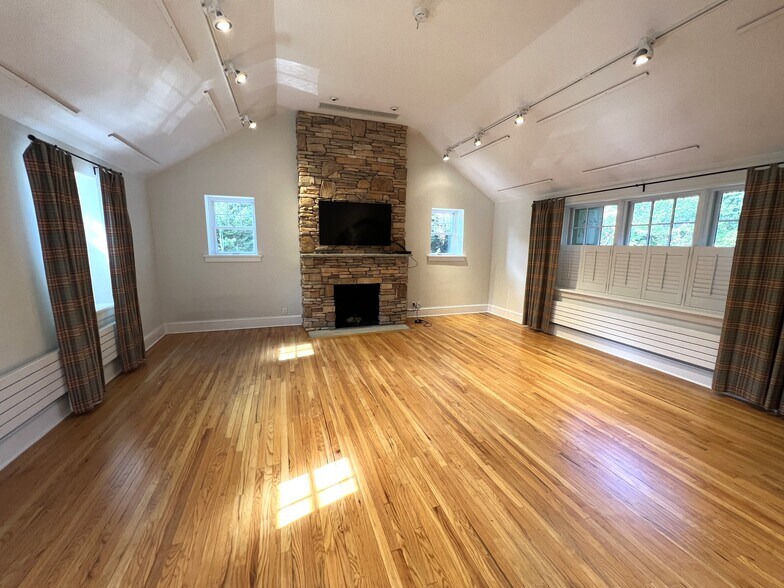 More Photos Of 98 Darby Rd, Paoli Office Residential For Lease