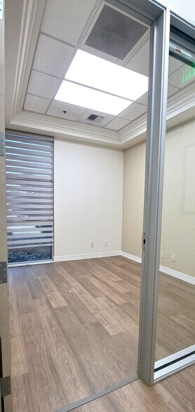 More Photos Of 100 Old River Rd, Bakersfield Medical For Lease