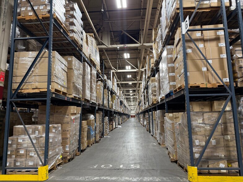 More Photos Of 114 Tived Ln E, Edison Distribution For Lease