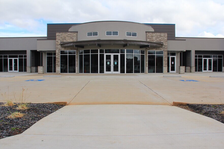 Primary Photo Of 1400 N Dickinson Dr, Rusk General Retail For Lease
