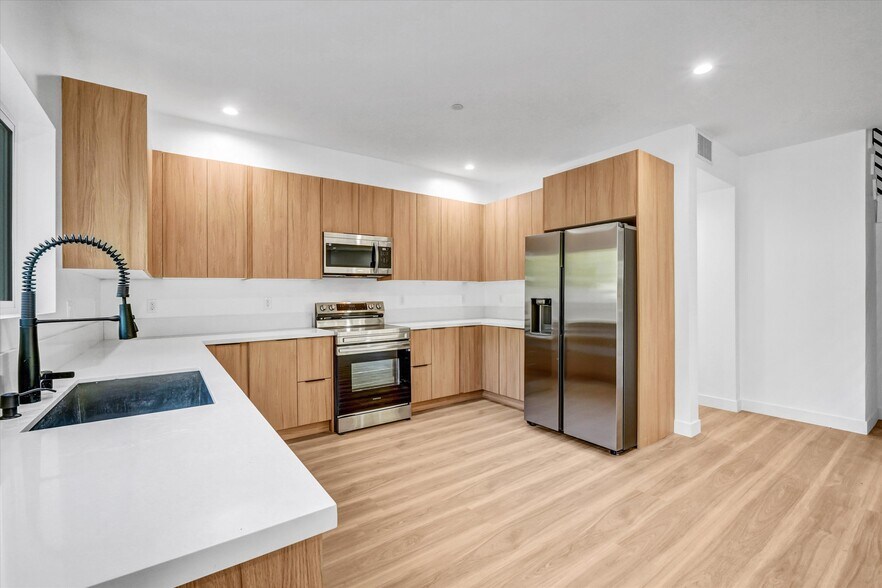 More Photos Of 7322 Newcastle Ave, Reseda Apartments For Sale