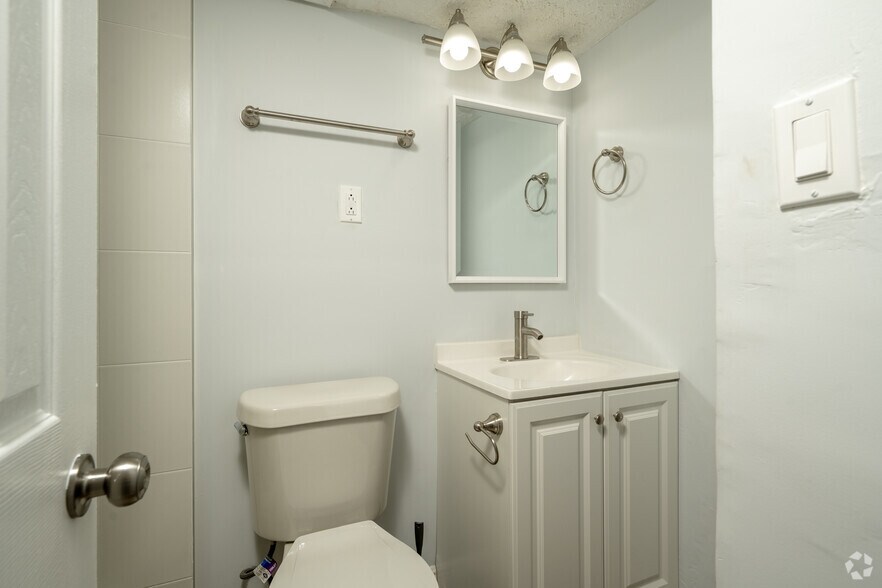 More Photos Of 700-712 N Jefferson St, Jackson Apartments For Sale