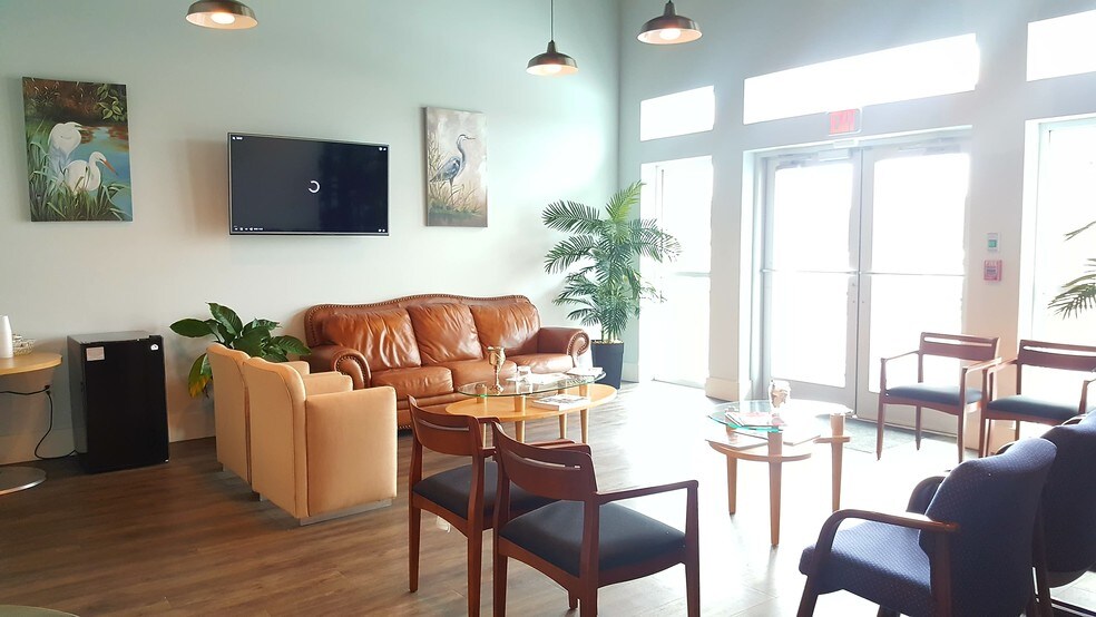More Photos Of 2313 W Violet, Tampa Medical For Lease
