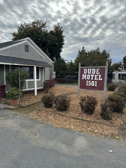 Primary Photo Of 1501 W Capitol Ave, West Sacramento Hotel For Sale