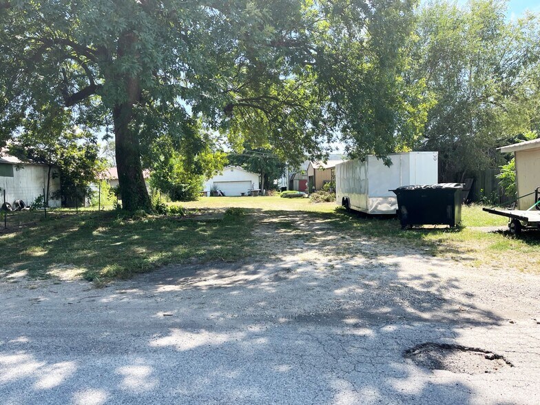 More Photos Of 111 Cypress st, Essex Bar For Sale