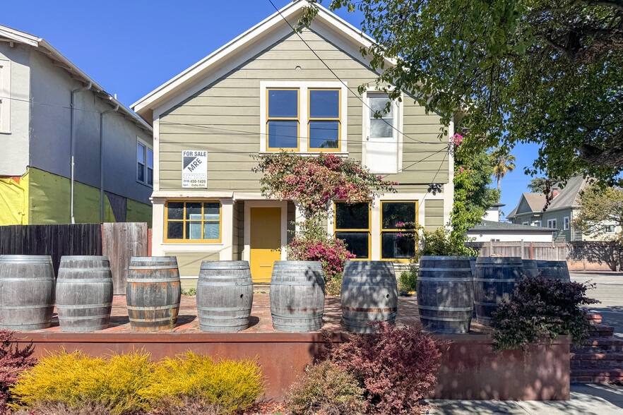 Primary Photo Of 5874 Doyle St, Emeryville Office For Sale
