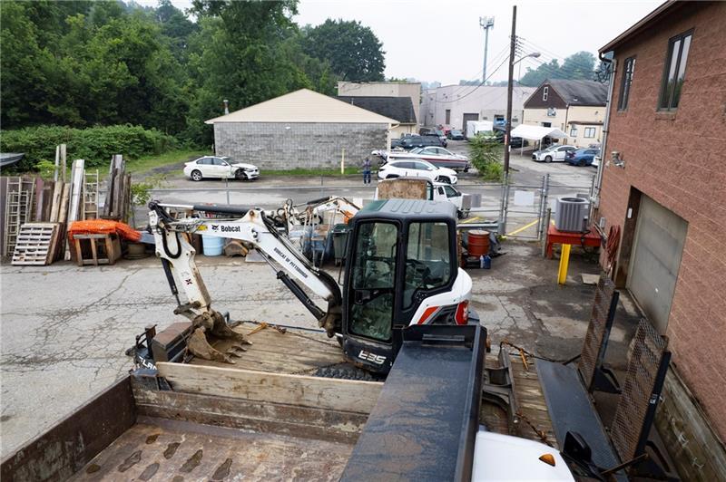 More Photos Of 1641 Saw Mill Run Blvd, Pittsburgh Light Manufacturing For Sale