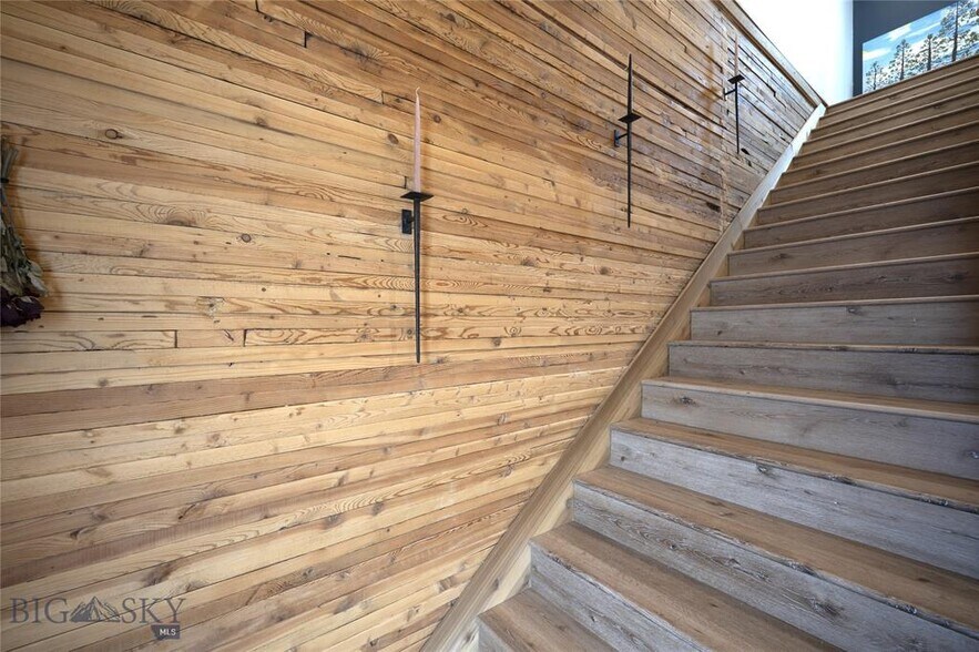 More Photos Of 924 E Park St, Livingston Apartments For Sale