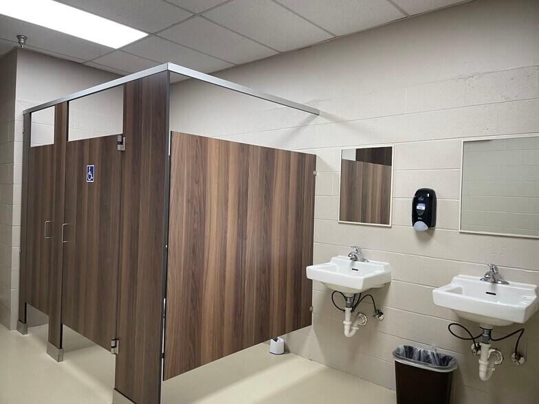 More Photos Of 2845 Wall Triana Hwy, Huntsville Warehouse For Lease