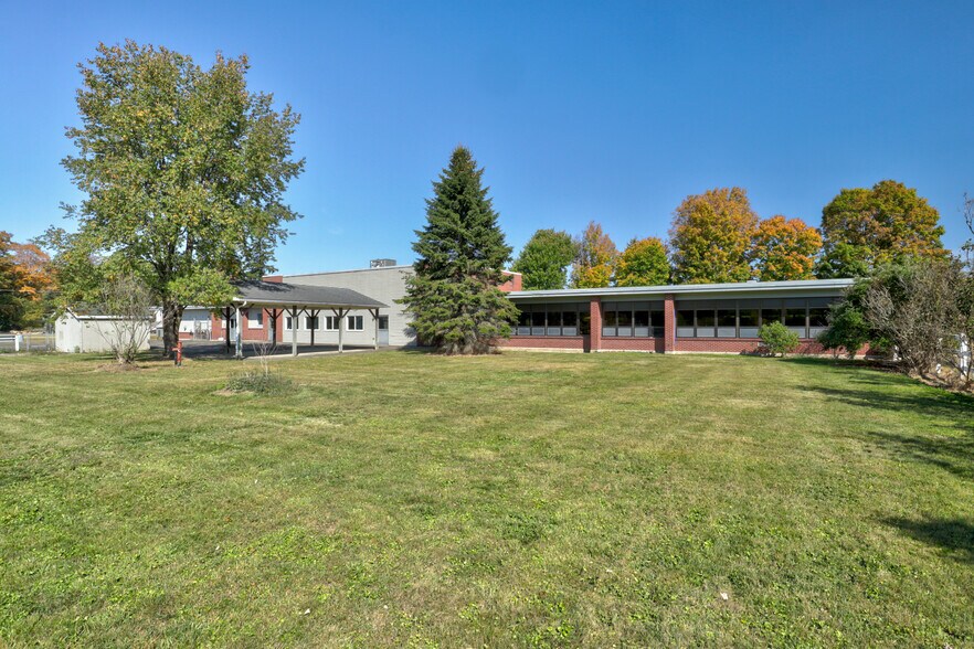 More Photos Of 4960 Hill Rd, Kennedy Schools For Lease