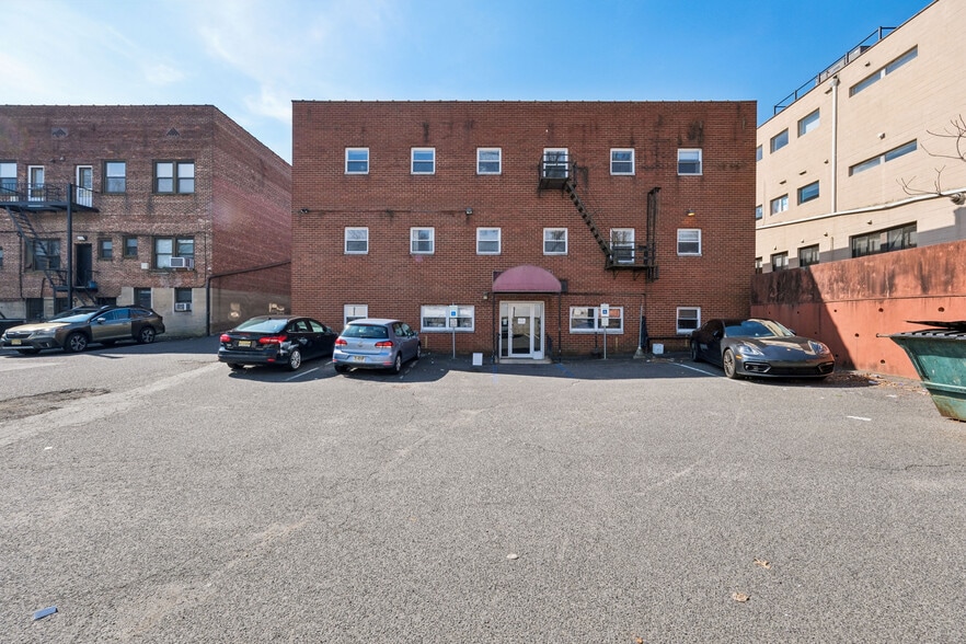 More Photos Of 175 Cedar Ln, Teaneck Medical For Sale