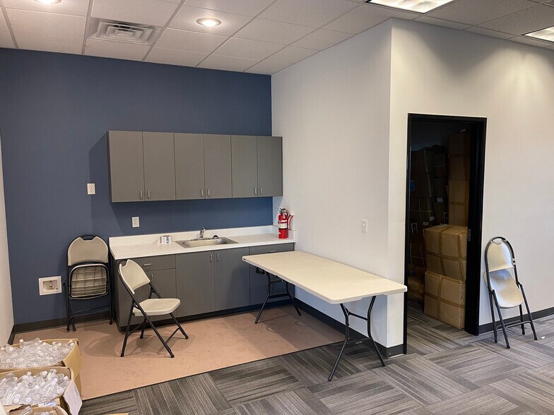 More Photos Of 3395 W Cheyenne Ave, North Las Vegas Light Manufacturing For Lease