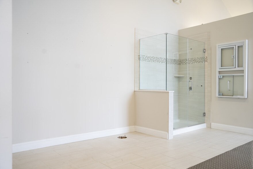 More Photos Of 3750 Express Dr S, Islandia Office For Lease