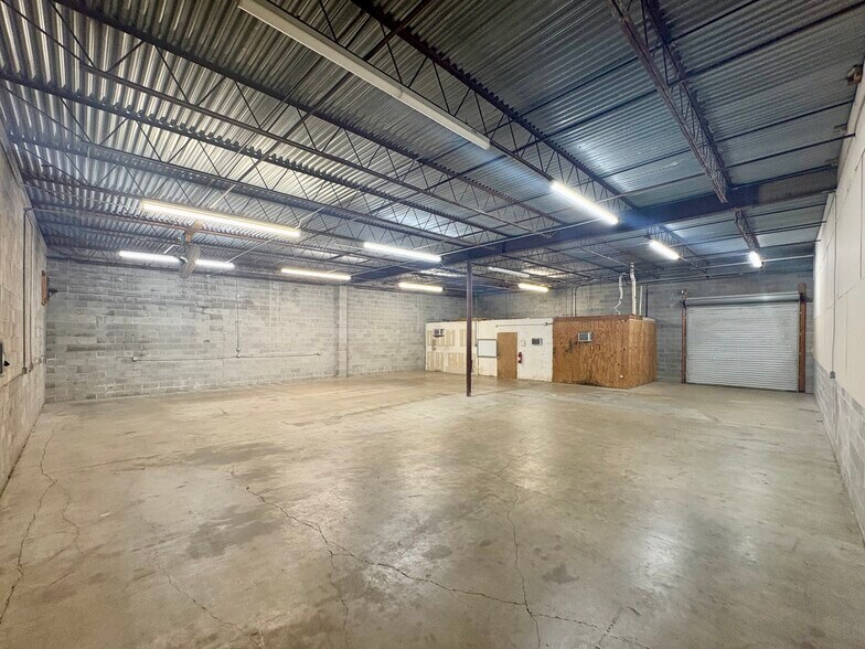 More Photos Of 9361 Winkler Dr, Houston Light Distribution For Lease