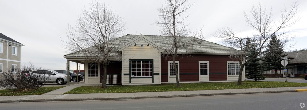 More Photos Of 305 1st St E, Cochrane Post Office For Lease
