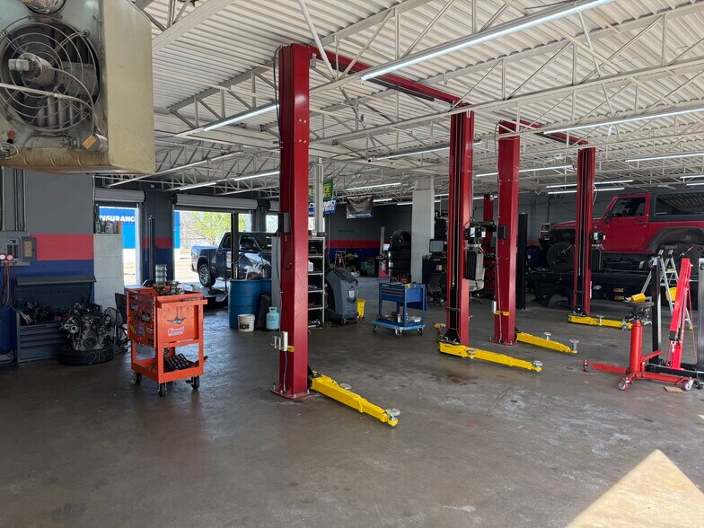 More Photos Of 1106 S First St, Garland Auto Repair For Lease