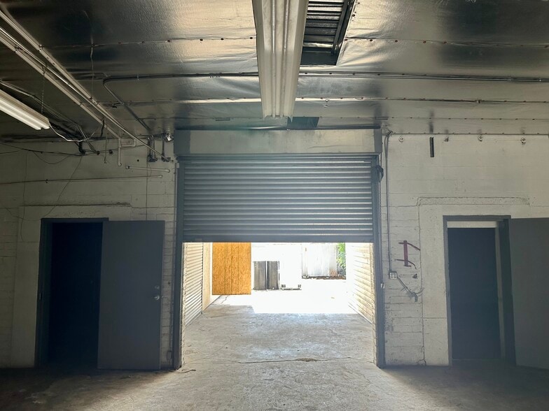 More Photos Of 10701 San Fernando Rd, Pacoima Warehouse For Lease