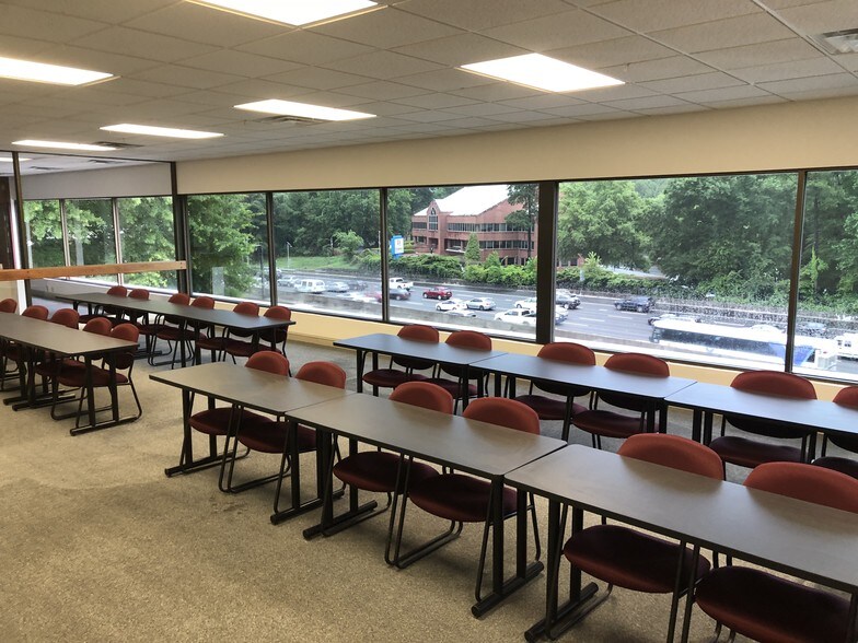 More Photos Of 2707 Buford Hwy, Atlanta Office For Sale