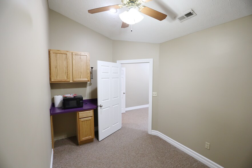 More Photos Of 10850 Pearl Rd, Strongsville Office For Sale