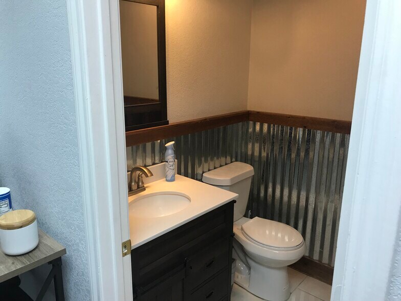 More Photos Of 310 N Main St, Keller Unknown For Lease