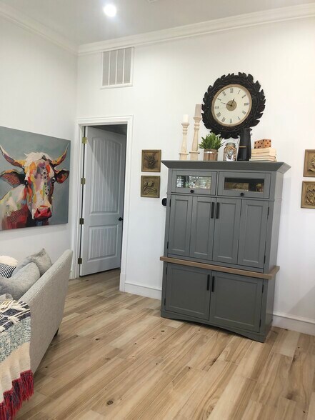 More Photos Of 11351 Hilltop Rd, Argyle Apartments For Sale