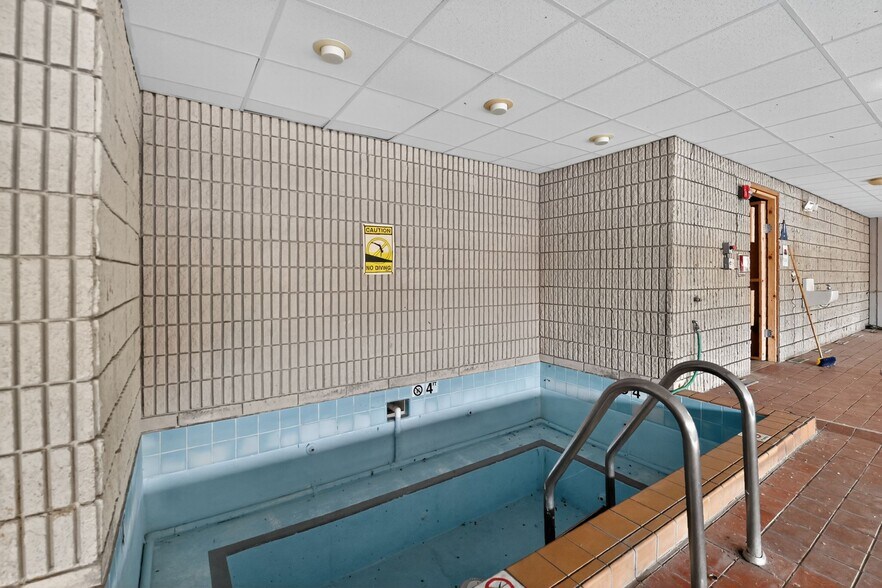 More Photos Of 1550 E Dundee Rd, Palatine Hotel For Sale