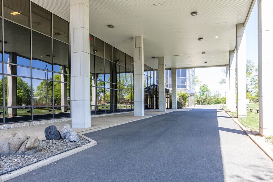 More Photos Of 200 Franklin Square Dr, Somerset Office For Lease