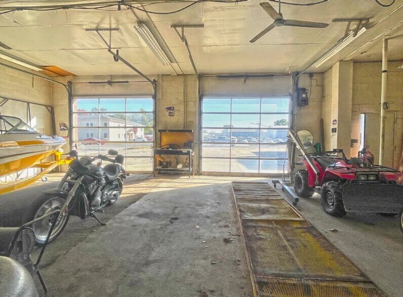 More Photos Of 1101 W Sheridan Ave, Shenandoah Auto Repair For Sale