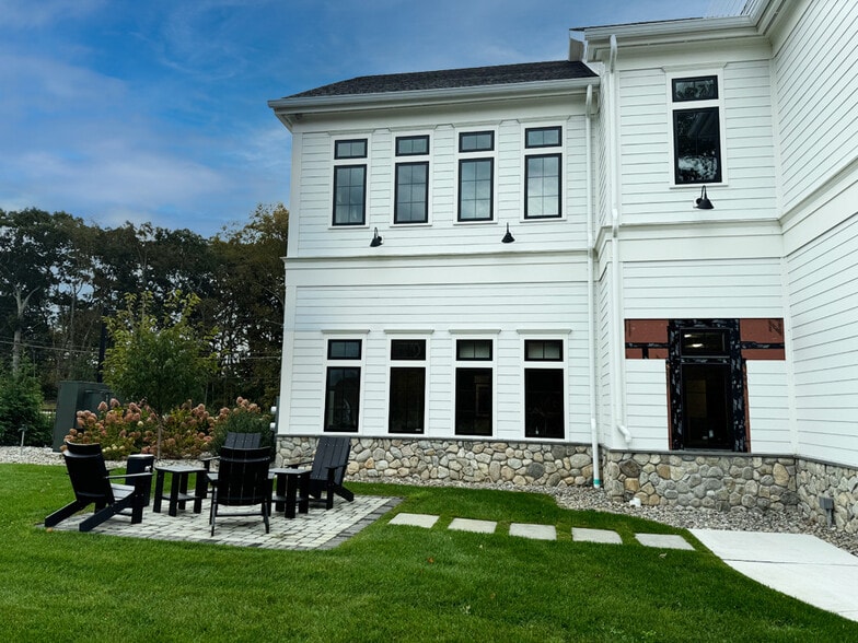 More Photos Of 215 Elm St, Old Saybrook Unknown For Lease