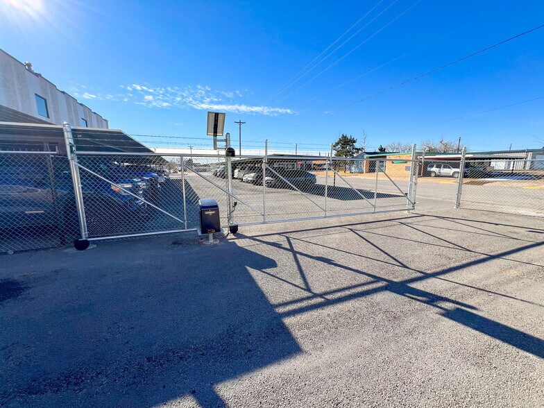 More Photos Of 808 W Indiana Ave, Midland Office For Sale