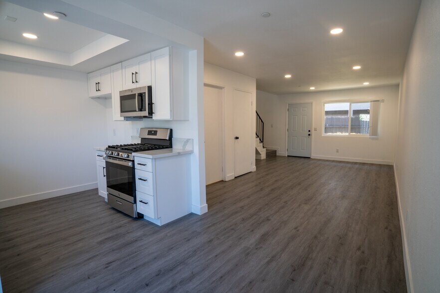 More Photos Of 810 S Flower St, Santa Ana Apartments For Sale