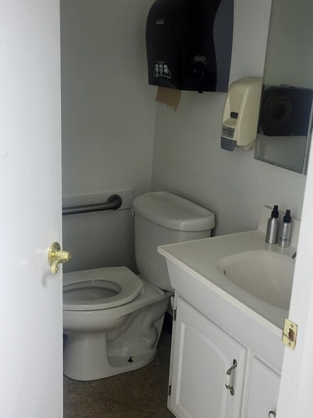 More Photos Of 108 Tarboro St W, Wilson General Retail For Sale