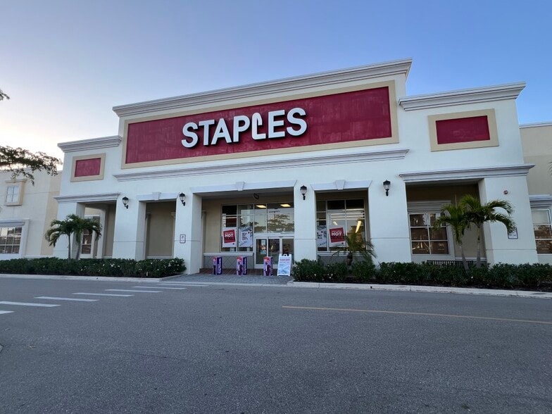 More Photos Of 13575-13585 Tamiami Trl N, Naples Unknown For Lease