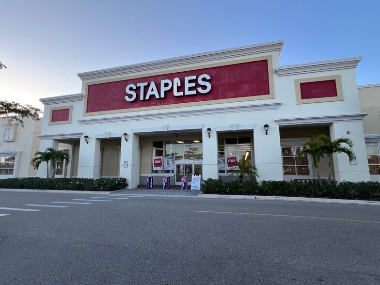 More Photos Of 13575-13585 Tamiami Trl N, Naples Unknown For Lease