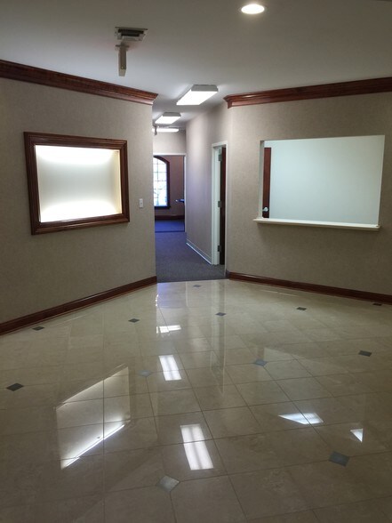 More Photos Of 5816 Creedmoor Rd, Raleigh Office For Lease