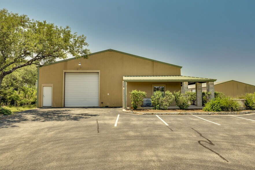 More Photos Of 14121 W US 290 Hwy, Austin Warehouse For Lease