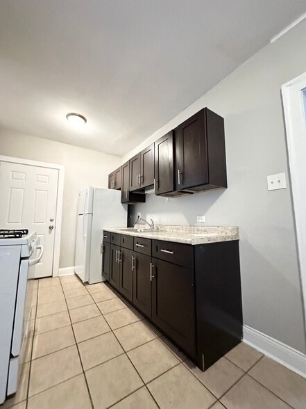 More Photos Of 7648 S Phillips Ave, Chicago Apartments For Sale