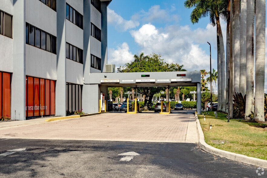 More Photos Of 800 W Cypress Creek Rd, Fort Lauderdale Office For Lease