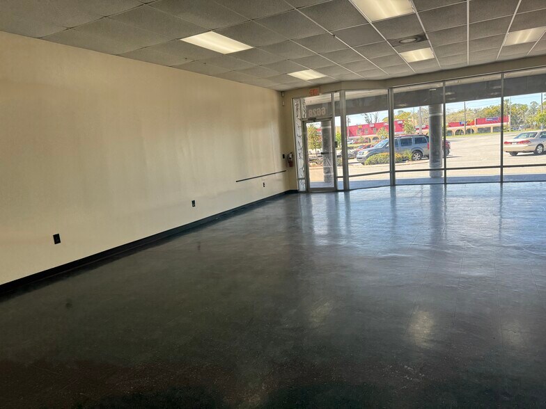 More Photos Of 6604 US Highway 19 N, New Port Richey Unknown For Lease