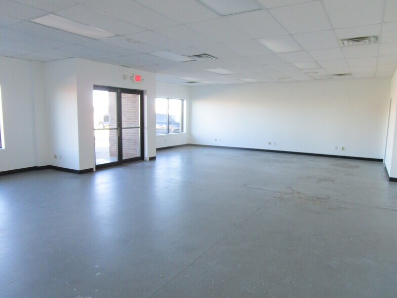 More Photos Of 1008-1016 W Mary St, Garden City General Retail For Lease
