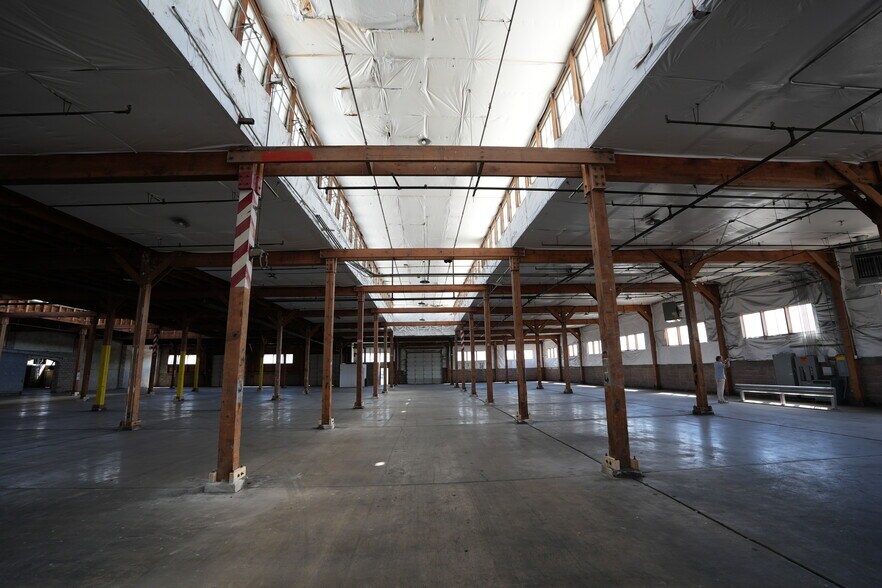 More Photos Of 1500 S 300 W, Clearfield Warehouse For Lease