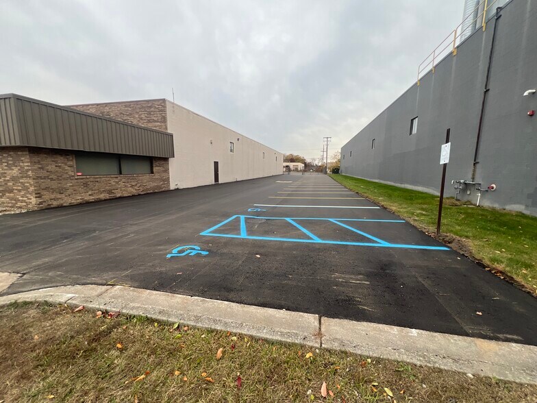 More Photos Of 12499 Delta St, Taylor Warehouse For Lease