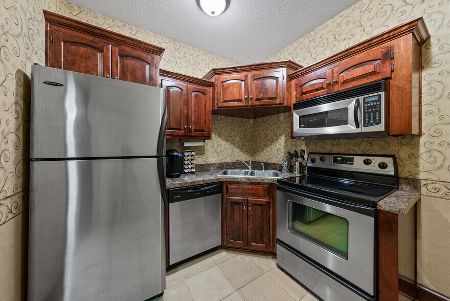 More Photos Of 616 Lana Dr, Cameron Office For Sale