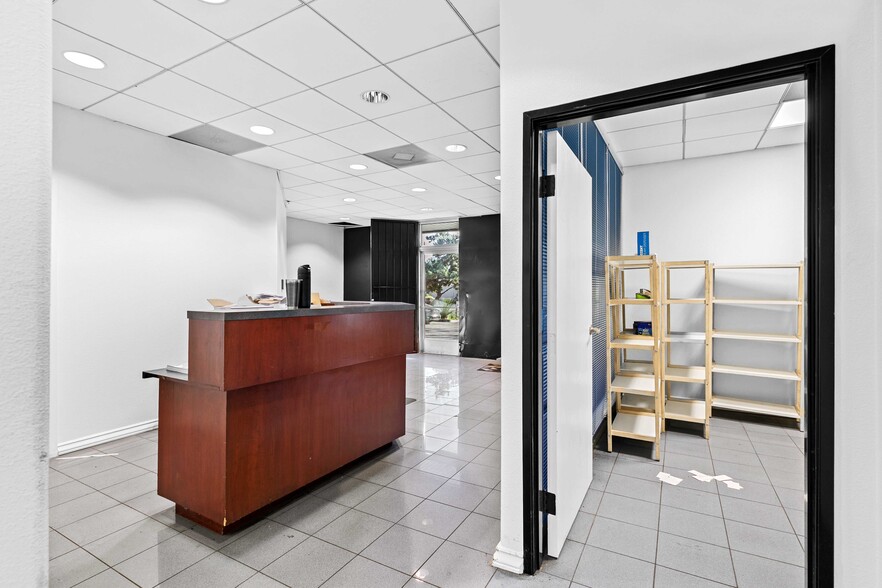 More Photos Of 9362 Eton Ave, Chatsworth Warehouse For Lease