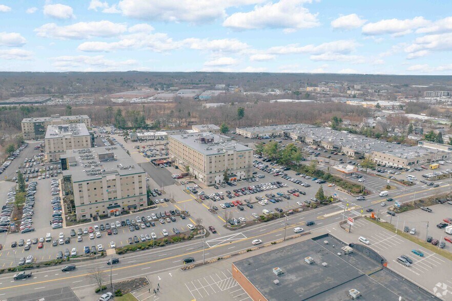 More Photos Of 400 W Cummings Park, Woburn Office For Lease