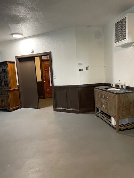 More Photos Of 315 N Sierra Nevada St, Stockton Religious Facility For Lease