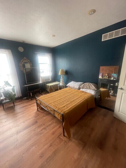 More Photos Of 5817 Ellsworth Ave, Pittsburgh Storefront Retail Office For Lease