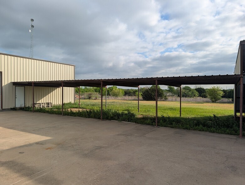 More Photos Of 6610 N State Highway 6, Waco Flex For Lease