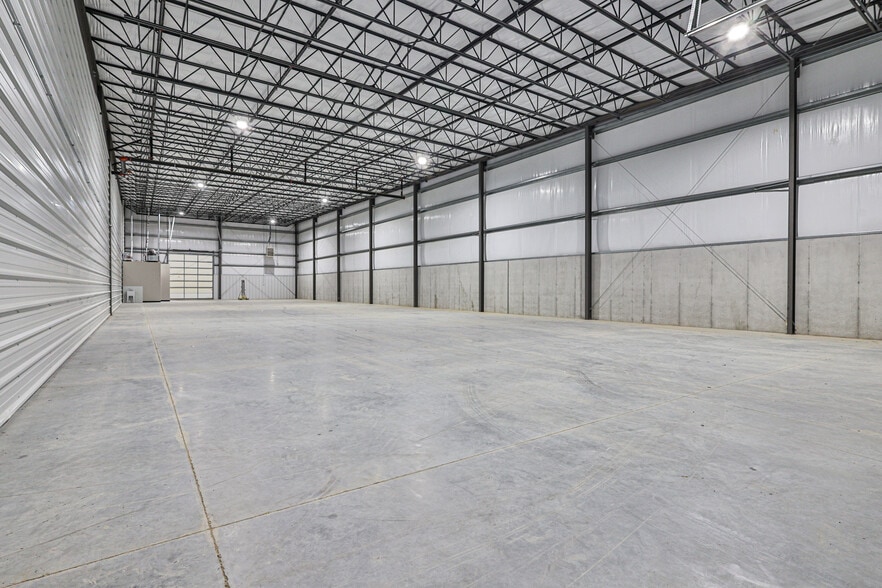More Photos Of 1108 NW Bush Dr, Grain Valley Industrial For Lease