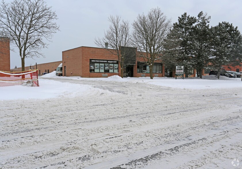 More Photos Of 400 Finchdene Sq, Toronto Light Distribution For Lease